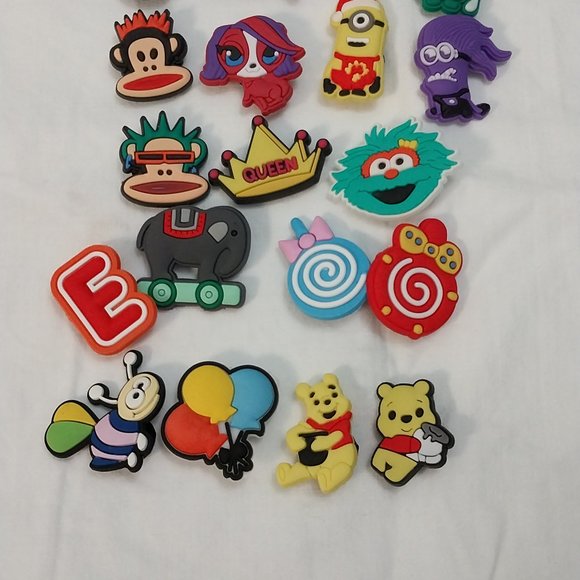 2942 Lot of 20 Various Gibbits for Decorating Croc Like Shoes - Picture 2 of 2